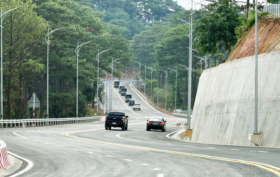 Thông tuyến đoạn đầu đèo Prenn