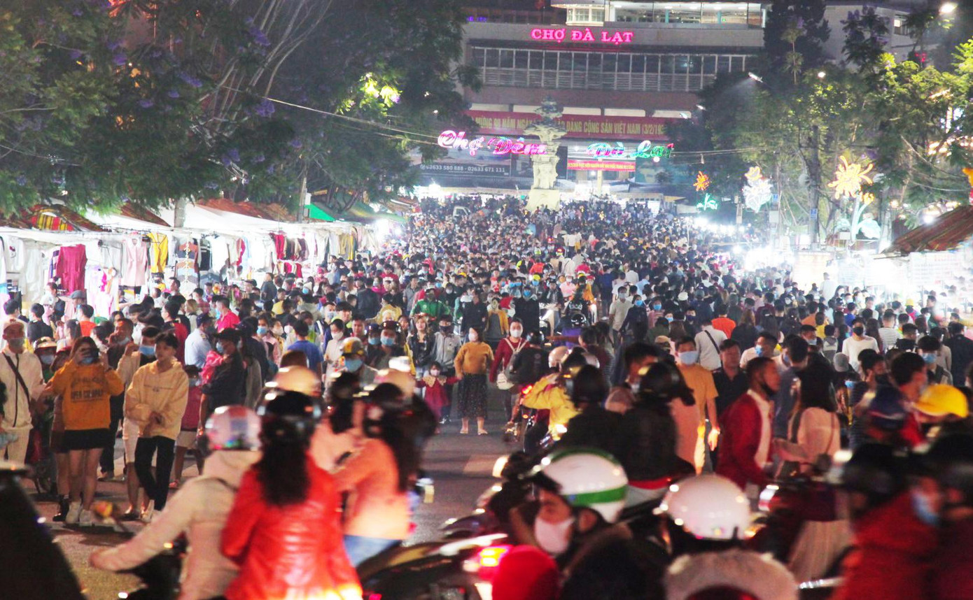 Chợ đêm Đà Lạt đông nghet