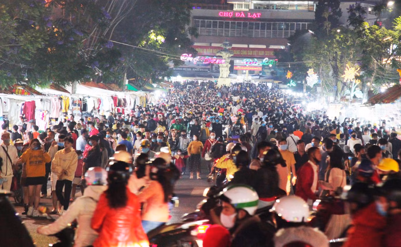 Chợ đêm Đà Lạt đông nghet