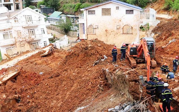 Công tác cứu hộ được tiến hành khẩn trương Công tác cứu hộ được tiến hành khẩn trương