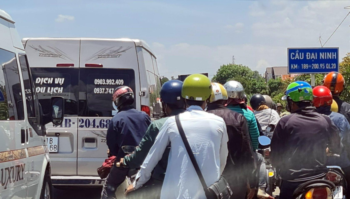 Kẹt xe trên Quốc lộ 20 Kẹt xe trên Quốc lộ 20