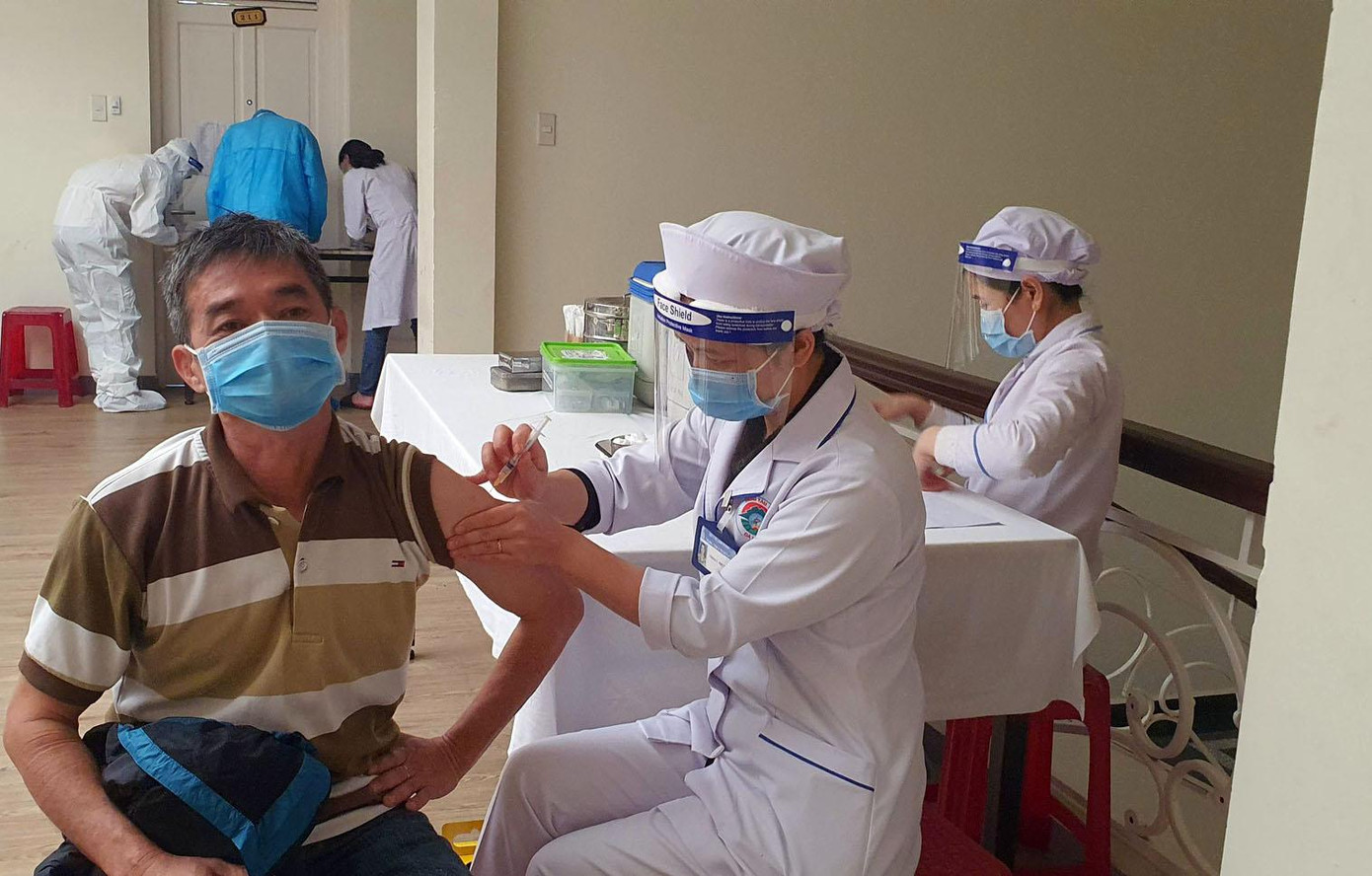 Ưu tiên tiêm vắc xin cho tài xế và phụ xe Ưu tiên tiêm vắc xin cho tài xế và phụ xe