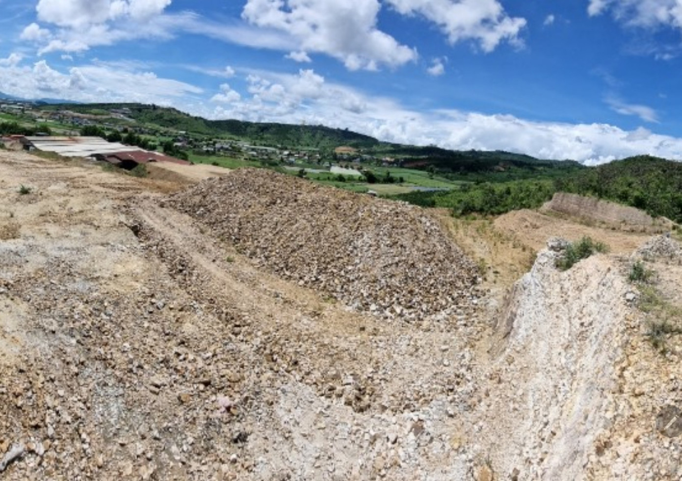 Khu vực khai thác khoáng sản có vi phạm của Công ty CP Thắng Đạt. Khu vực khai thác khoáng sản có vi phạm của Công ty CP Thắng Đạt.