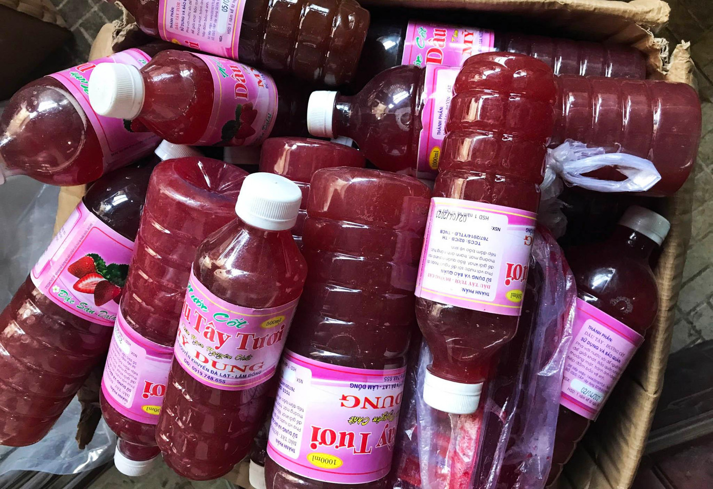 Nước ép dâu tây đang bị thu giữ Nước ép dâu tây đang bị thu giữ