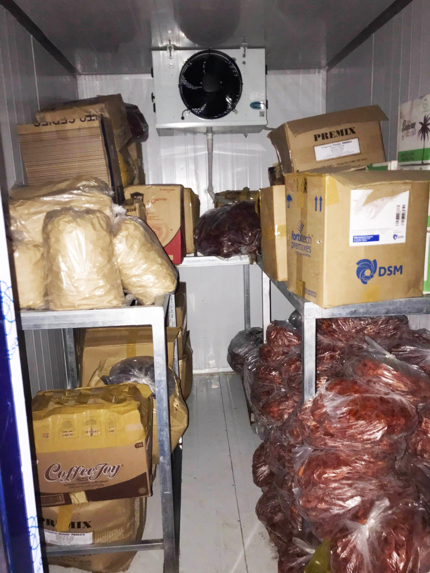 Nhiều hàng hóa không có hóa đơn chứng từ tại cơ sở kinh doanh của ông Đ.D.Đ Nhiều hàng hóa không có hóa đơn chứng từ tại cơ sở kinh doanh của ông Đ.D.Đ