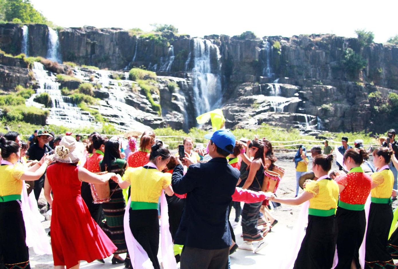 Ngày rằm tháng Giêng luôn lập kỷ lục về lượng khách đến thác Pongour trong 1 năm