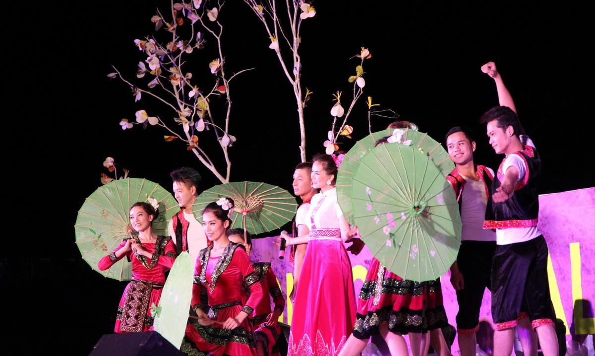 Điệu múa của dân tộc Thái tại lễ hội cầu duyên