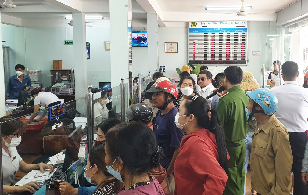 Tin đồn thất thiệt khiến người dân đổ xô đi rút tiền tại Quỹ TDND phường II Tin đồn thất thiệt khiến người dân đổ xô đi rút tiền tại Quỹ TDND phường II