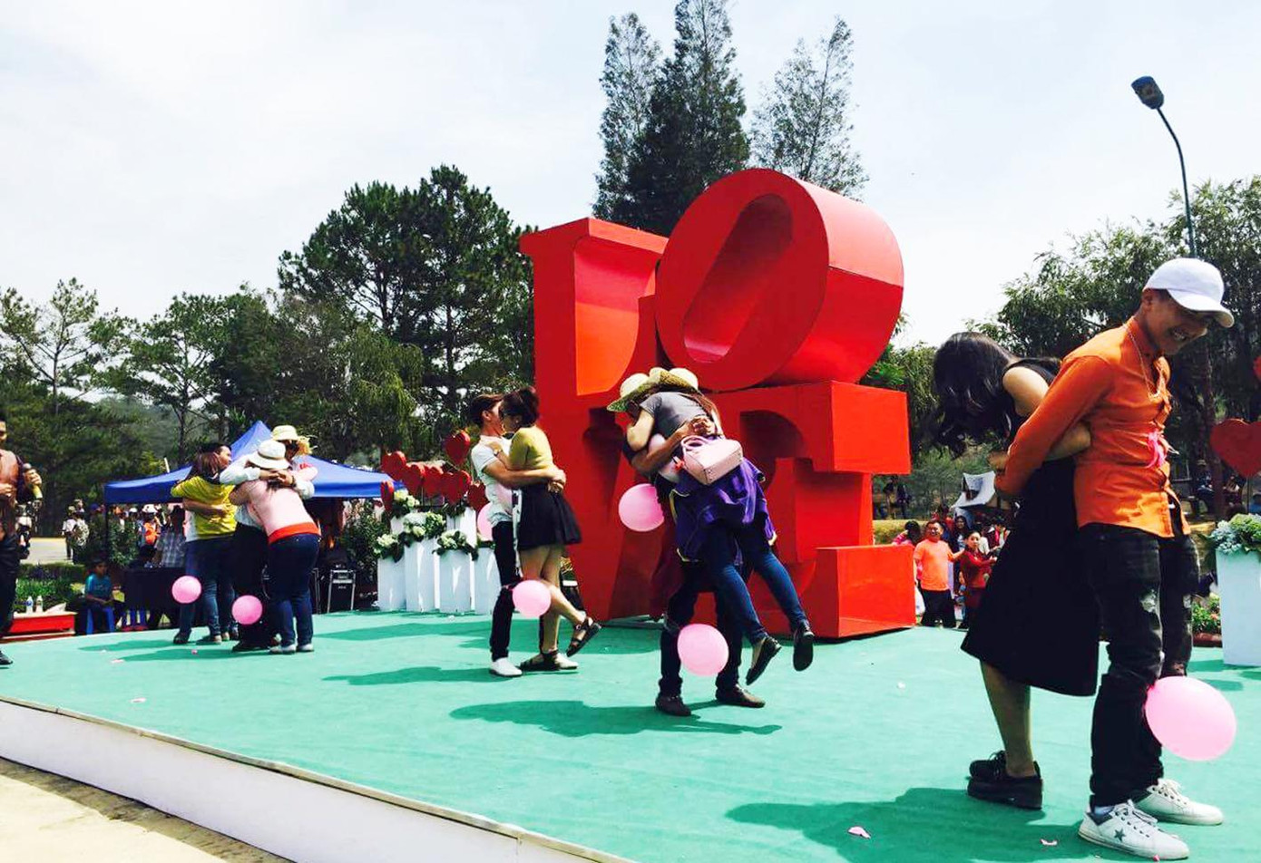 Thung lũng tình yêu là điểm đến ưa thích của các bạn trẻ