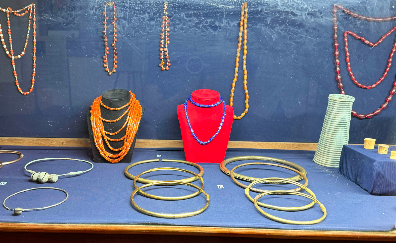 Một góc gian trưng bày trang sức Chăm Một góc gian trưng bày trang sức Chăm