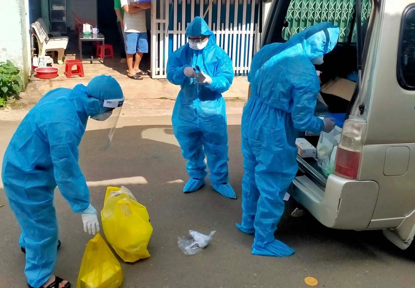 Lực lượng chức năng truy vết các F1, F2 ở TP.Bảo Lộc Lực lượng chức năng truy vết các F1, F2 ở TP.Bảo Lộc