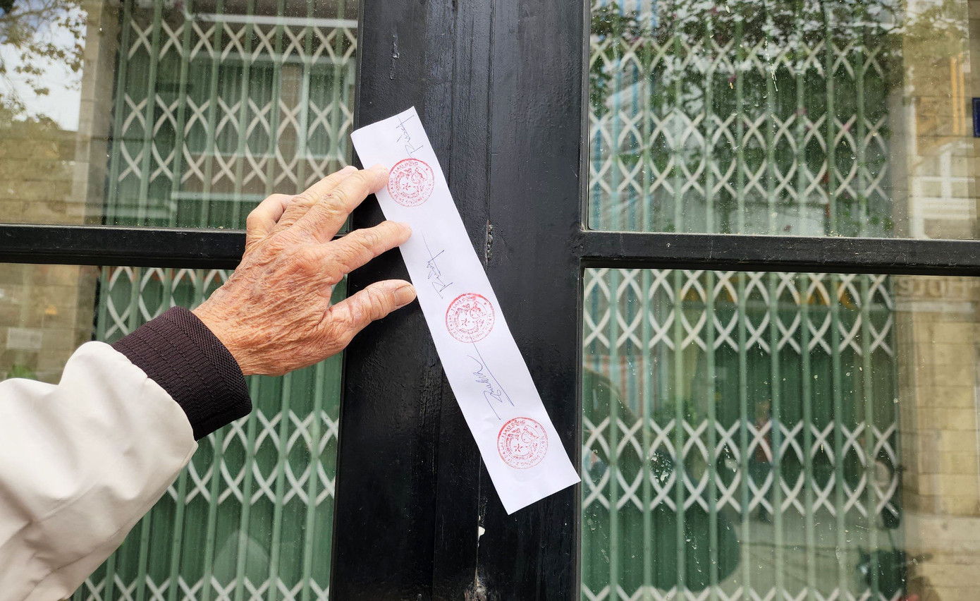 Cơ quan chức năng đã niêm phong ngôi nhà gặp sự cố lún nứt Cơ quan chức năng đã niêm phong ngôi nhà gặp sự cố lún nứt