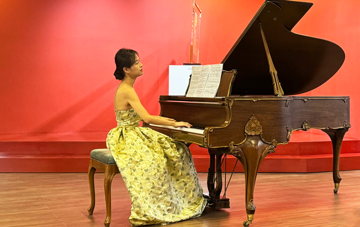 Pianist Trần Lê Bảo Quyên biểu diễn tại Đà Lạt. Pianist Trần Lê Bảo Quyên biểu diễn tại Đà Lạt.