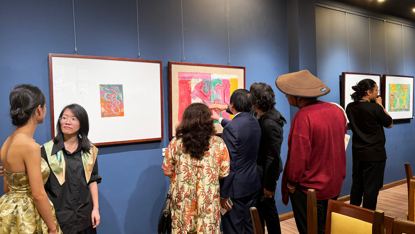 Thưởng lãm tranh của cố danh họa Nguyễn Tư Nghiêm ở Đà Lạt. Thưởng lãm tranh của cố danh họa Nguyễn Tư Nghiêm ở Đà Lạt.