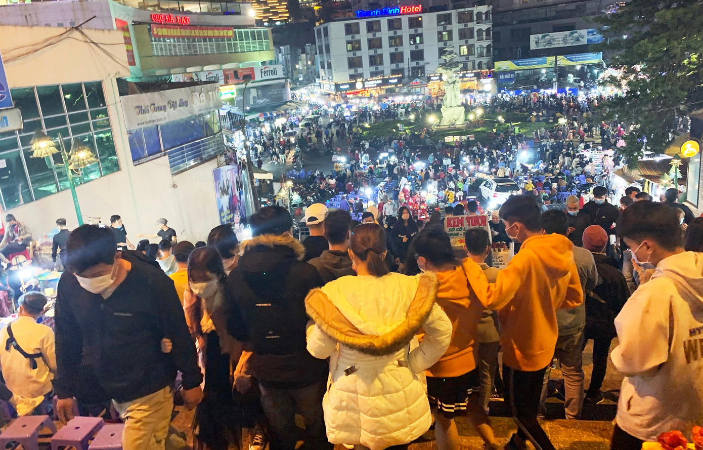 Chợ đêm Đà Lạt tấp nập du khách