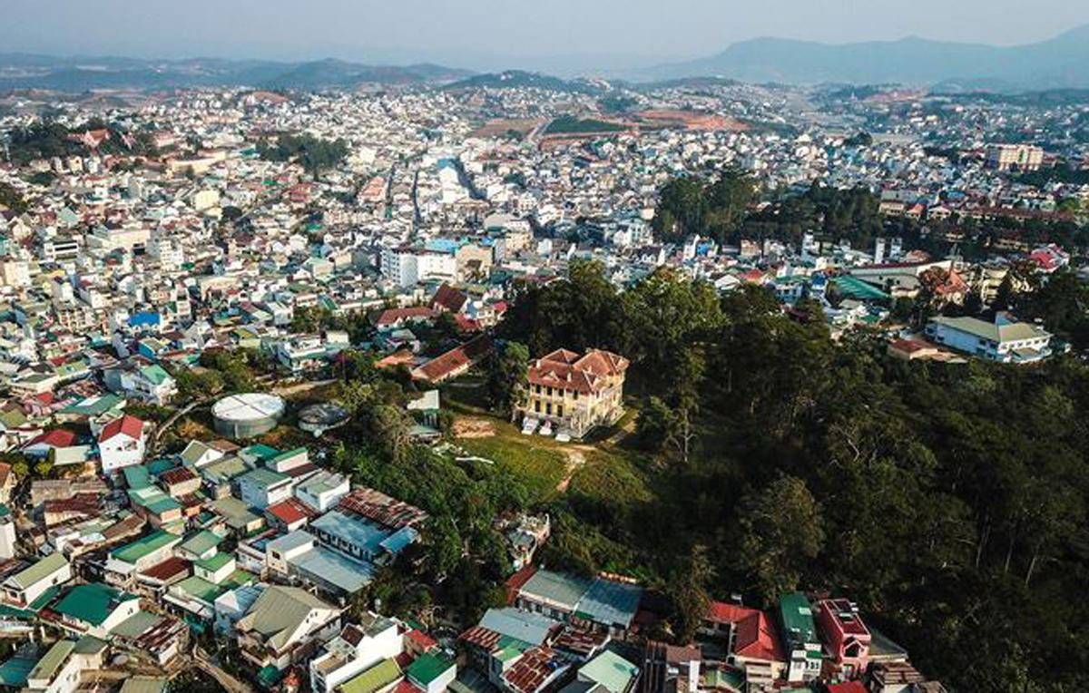 Đồi Dinh là mảng xanh hiếm hoi còn sót lại ở khu trung tâm TP Đà Lạt Đồi Dinh là mảng xanh hiếm hoi còn sót lại ở khu trung tâm TP Đà Lạt