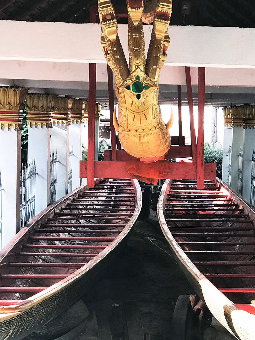 Thuyền cổ được bảo quản ở chùa