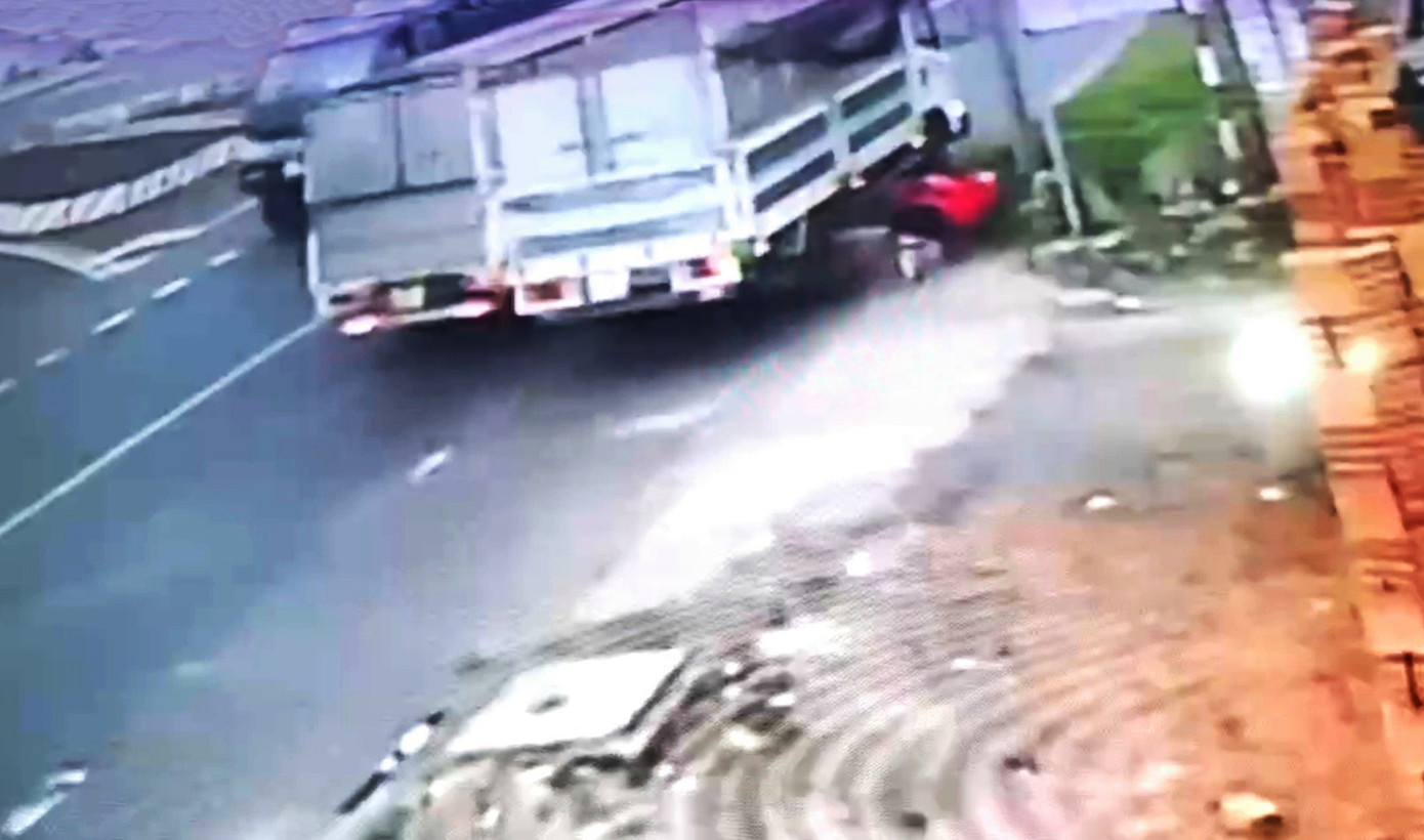 Hiện trường vụ tai nạn. Ảnh cắt từ clip