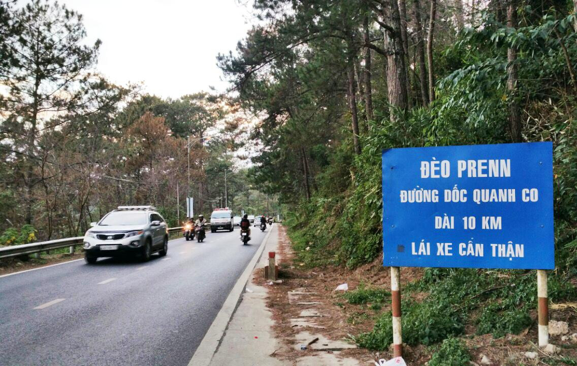 Đèo Prenn nổi tiếng vì quanh co, khúc khuỷu và rất thơ mộng Đèo Prenn nổi tiếng vì quanh co, khúc khuỷu và rất thơ mộng