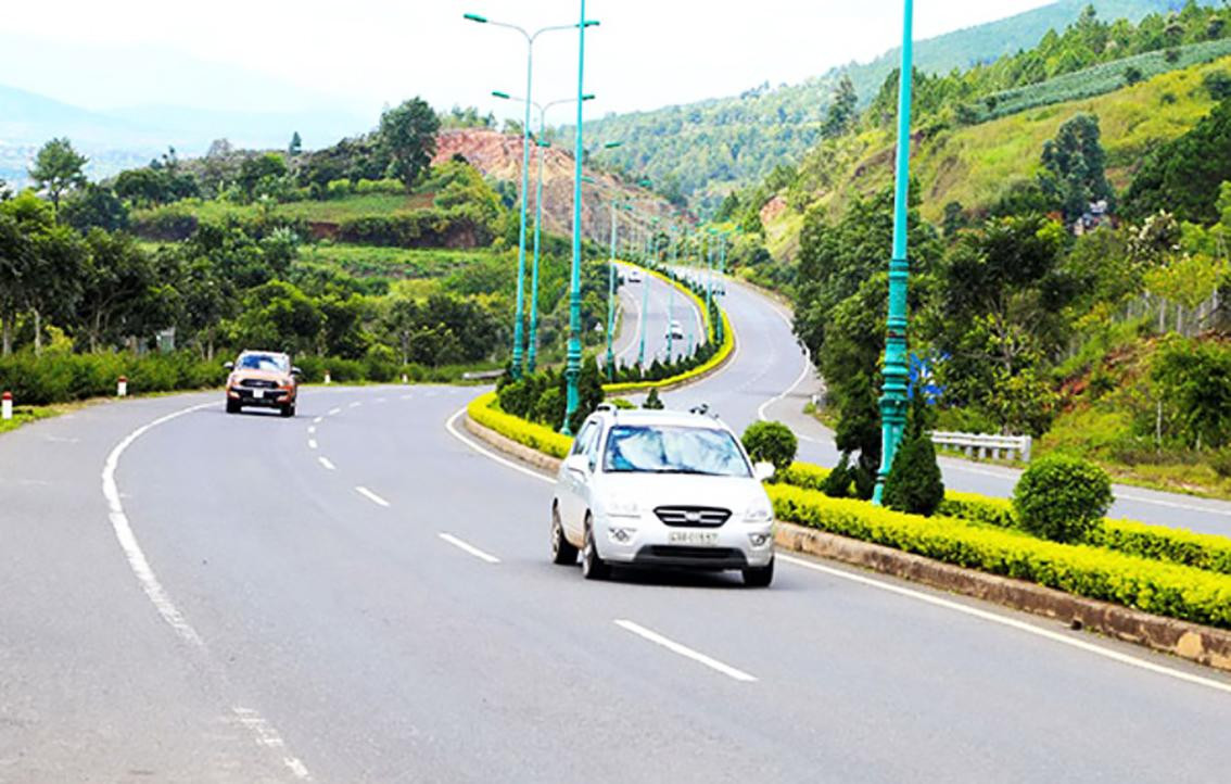 Đèo Prenn tiếp giáp với cao tốc Liên Khương-Prenn Đèo Prenn tiếp giáp với cao tốc Liên Khương-Prenn