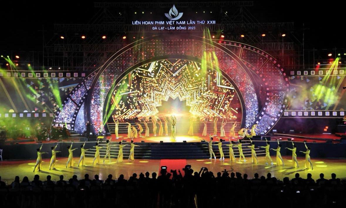 Sân khấu hoành tráng khai mạc Liên hoan phim lần thứ XXIII