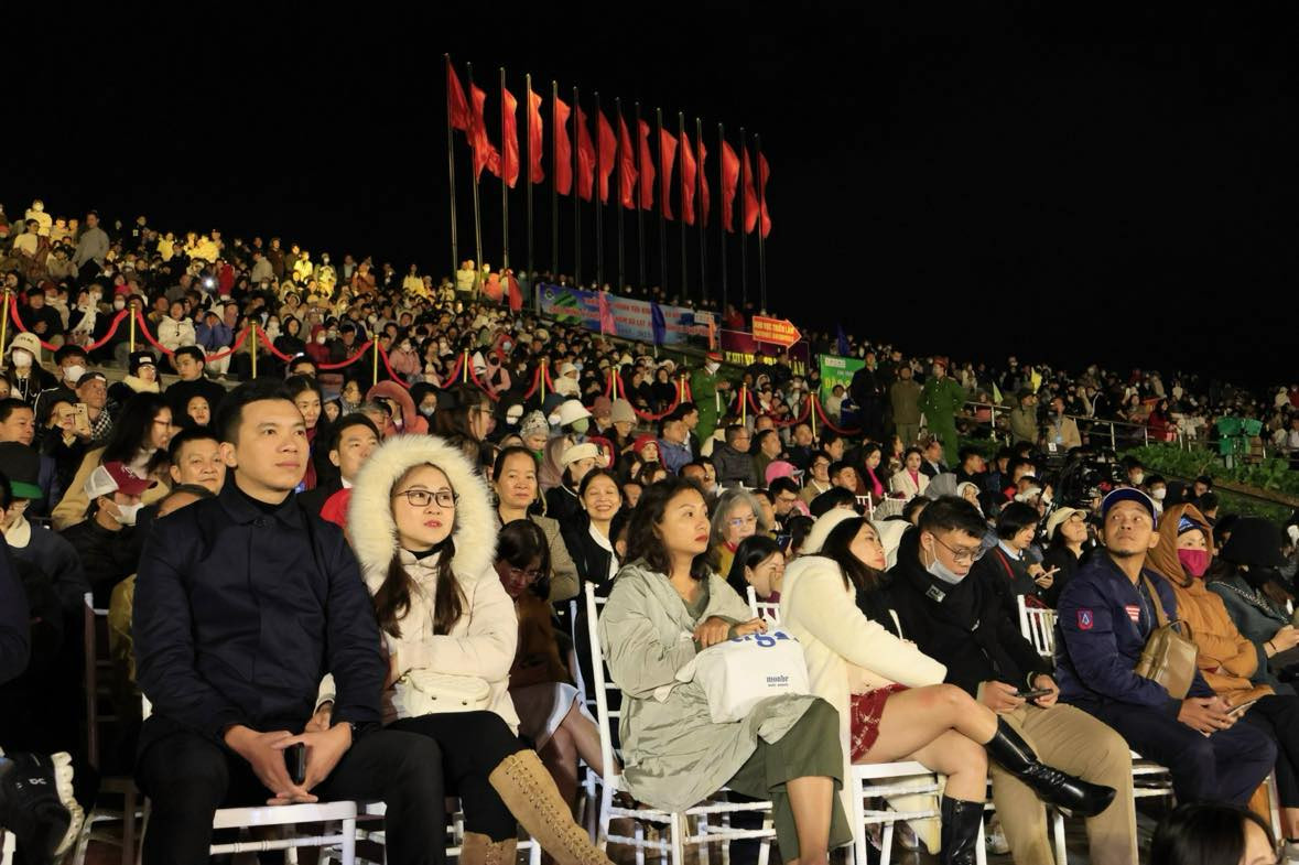 Lễ khai mạc thu hút gần 5.000 người dân và du khách