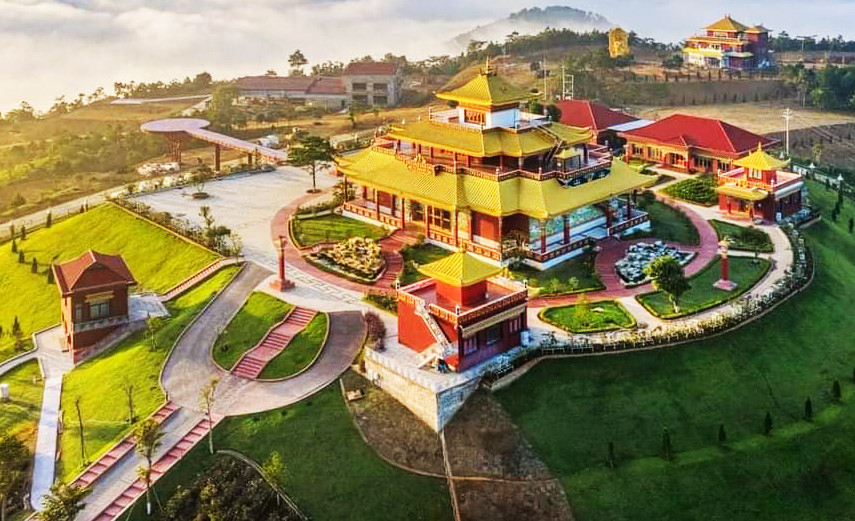 Khu du lịch văn hóa tâm linh ở xã Tu Tra. (Ảnh: Samten Hills Dalat)