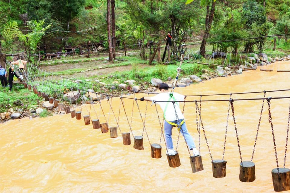 Đu dây vượt suối ở KDL Pi Ni Đu dây vượt suối ở KDL Pi Ni