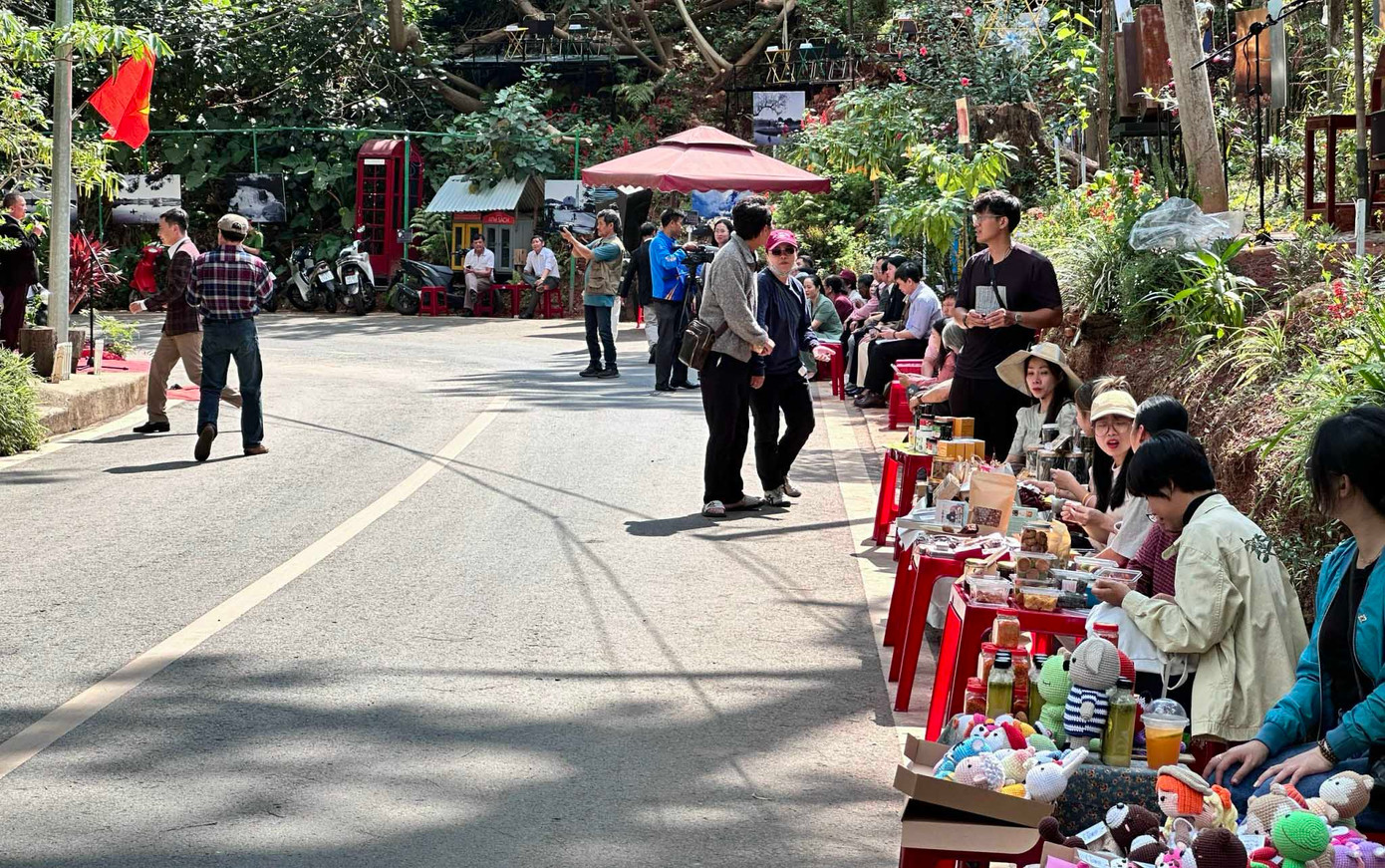 Một số sản phẩm đặc trưng của Đà Lạt được giới thiệu, mua bán tại Cung đường nghệ thuật.