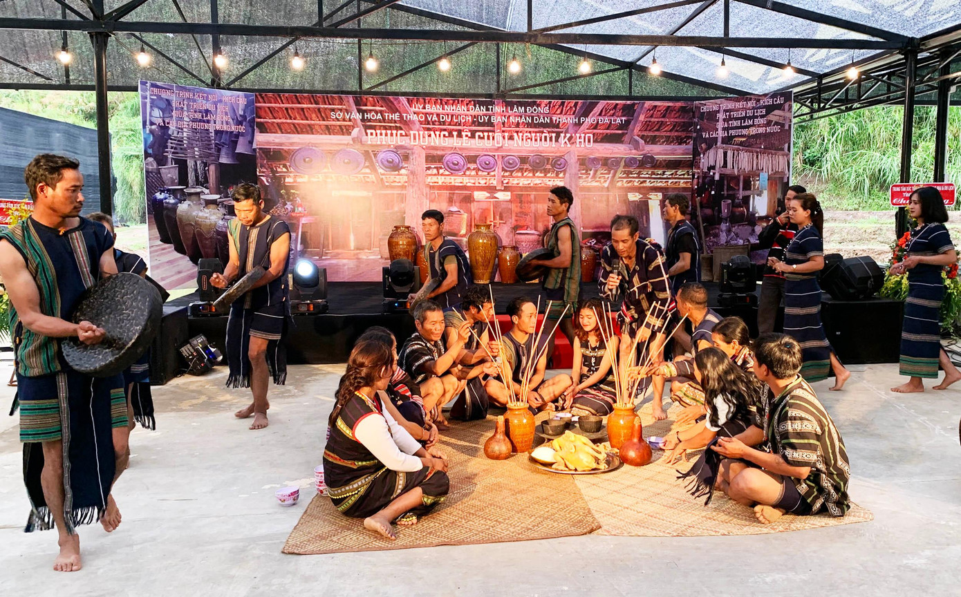 Quang cảnh lễ cưới được phục dựng Quang cảnh lễ cưới được phục dựng