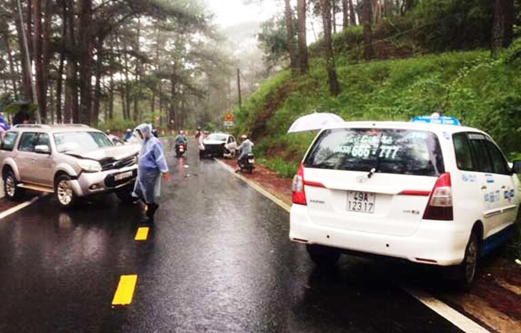 Hiện trường một vụ tai nạn giao thông gần 'nhà ma'