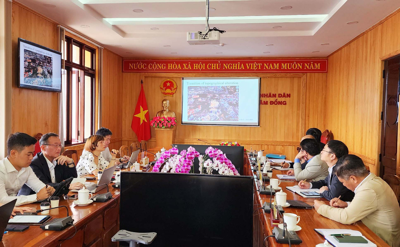 Chuyên gia Nhật Bản làm việc với lãnh đạo tỉnh Lâm Đồng và TP Đà Lạt. Chuyên gia Nhật Bản làm việc với lãnh đạo tỉnh Lâm Đồng và TP Đà Lạt.