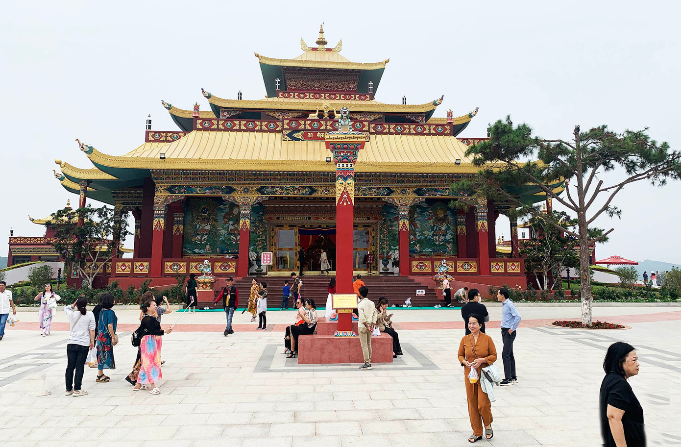 Nhiều du khách vào tham quan Samten Hills Dalat