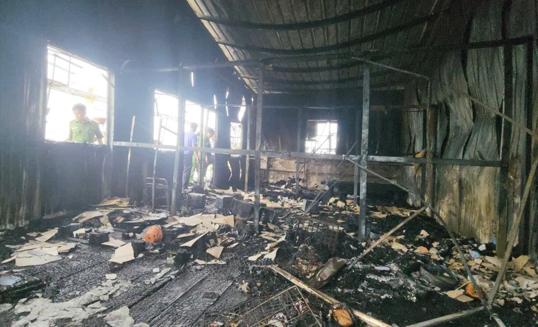 Tầng 1 của căn nhà gần như bị thiêu rụi