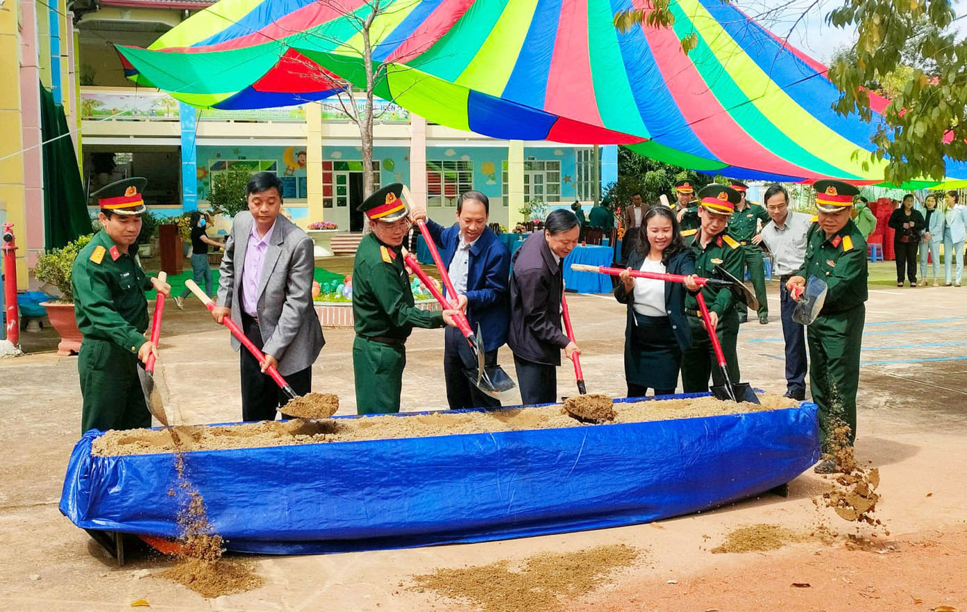 Quân khu 7 khởi công xây dựng công trình sinh hoạt văn hóa, thể thao ở vùng sâu Lạc Dương