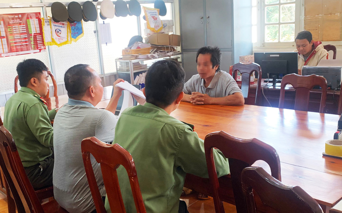 Công an huyện Đức Trọng làm việc với ông T.V.T Công an huyện Đức Trọng làm việc với ông T.V.T