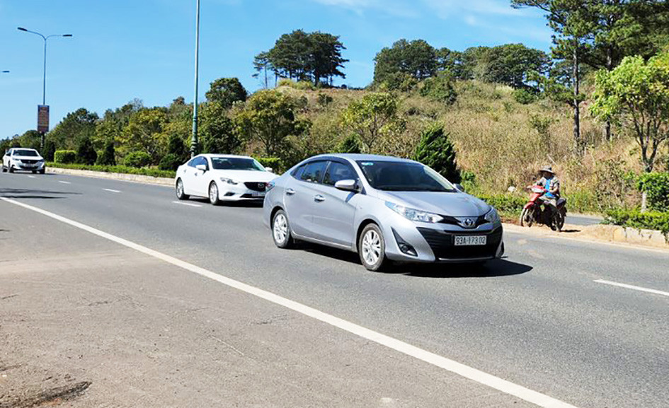 Xe máy băng ngang cao tốc