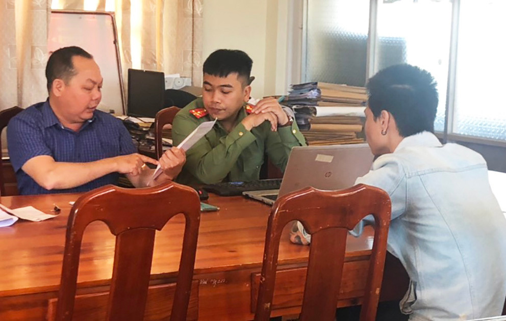 Ông P.N.T tại cơ quan công an Ông P.N.T tại cơ quan công an