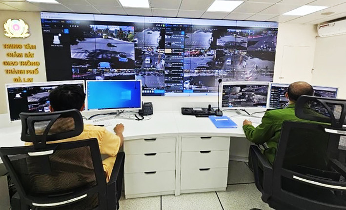 Trung tâm giám sát giao thông hỗ trợ CSGT điều tiết xe cộ dịp Tết Nguyên đán 2024 Trung tâm giám sát giao thông hỗ trợ CSGT điều tiết xe cộ dịp Tết Nguyên đán 2024