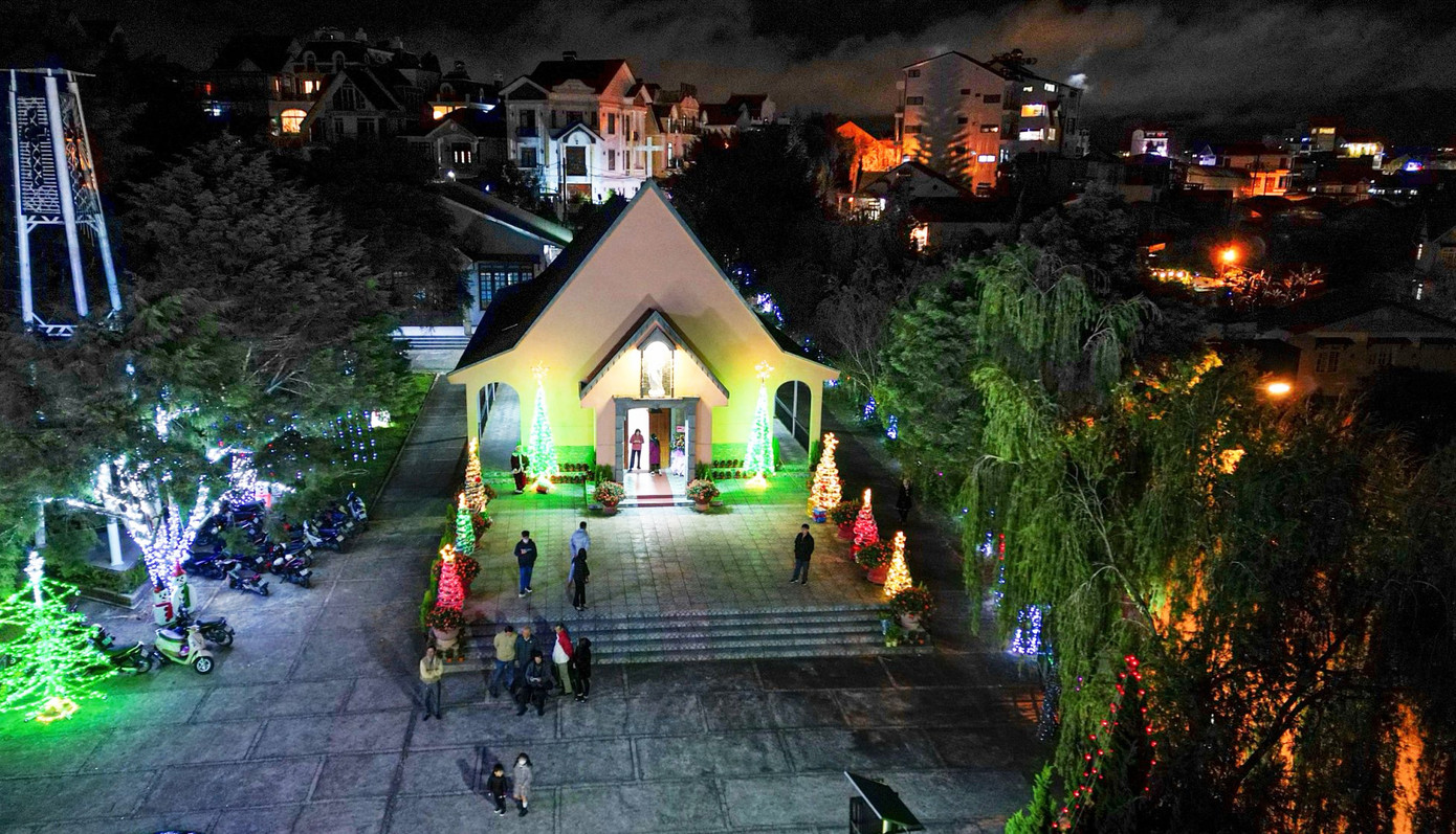 Vùng ven Đà Lạt lung linh đêm Giáng sinh.