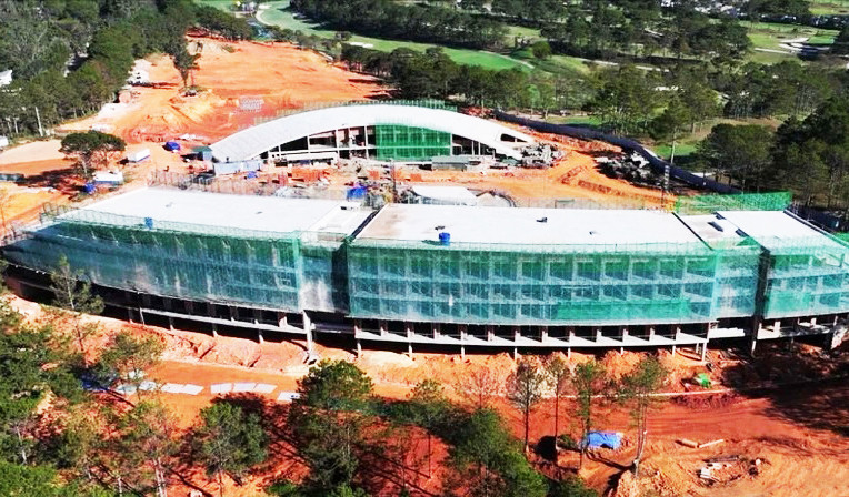 Các công trình xây dựng không phép, sai phép trên sân golf Đà Lạt.