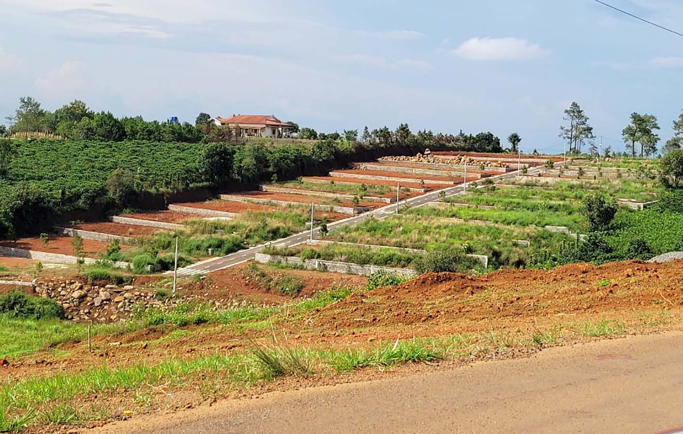 Một khu vực phân lô bán nền ở Lâm Đồng. Một khu vực phân lô bán nền ở Lâm Đồng.