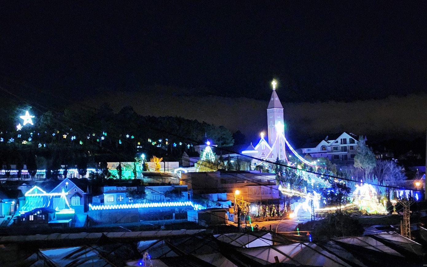 Giáo xứ Thánh Mẫu được trang hoàng rực rỡ Giáo xứ Thánh Mẫu được trang hoàng rực rỡ