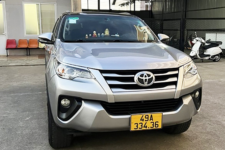 Tài xế taxi bị tạm giữ xe, buộc thôi việc vì xúc phạm du khách ảnh 1