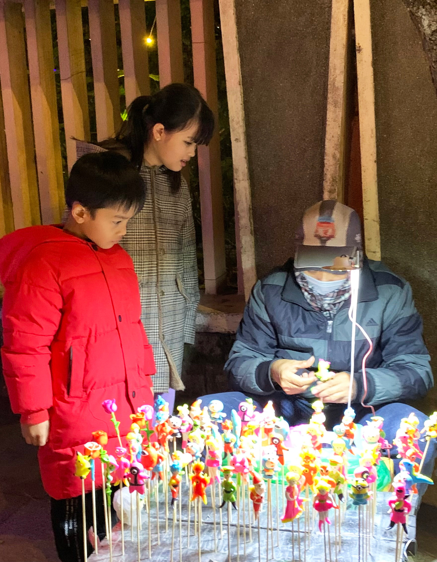 Nặn hình người và thú cưng bằng sáp Nặn hình người và thú cưng bằng sáp