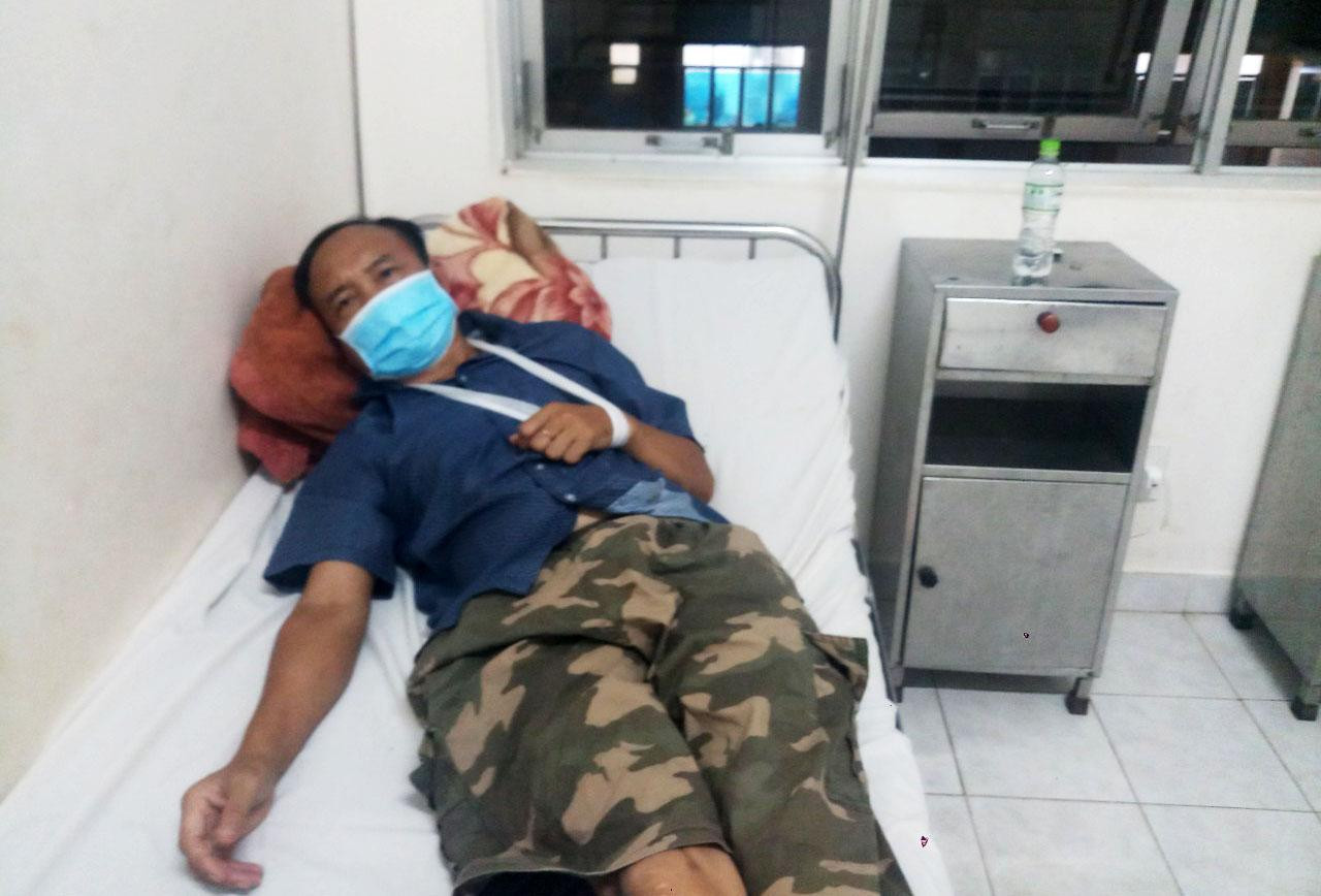 Ông Lê Văn Ba đang điều trị tại bệnh viện