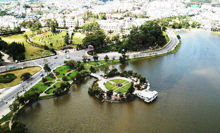 Ốc đảo Thủy Tạ tại di tích thắng cảnh quốc gia hồ Xuân Hương. Ốc đảo Thủy Tạ tại di tích thắng cảnh quốc gia hồ Xuân Hương.