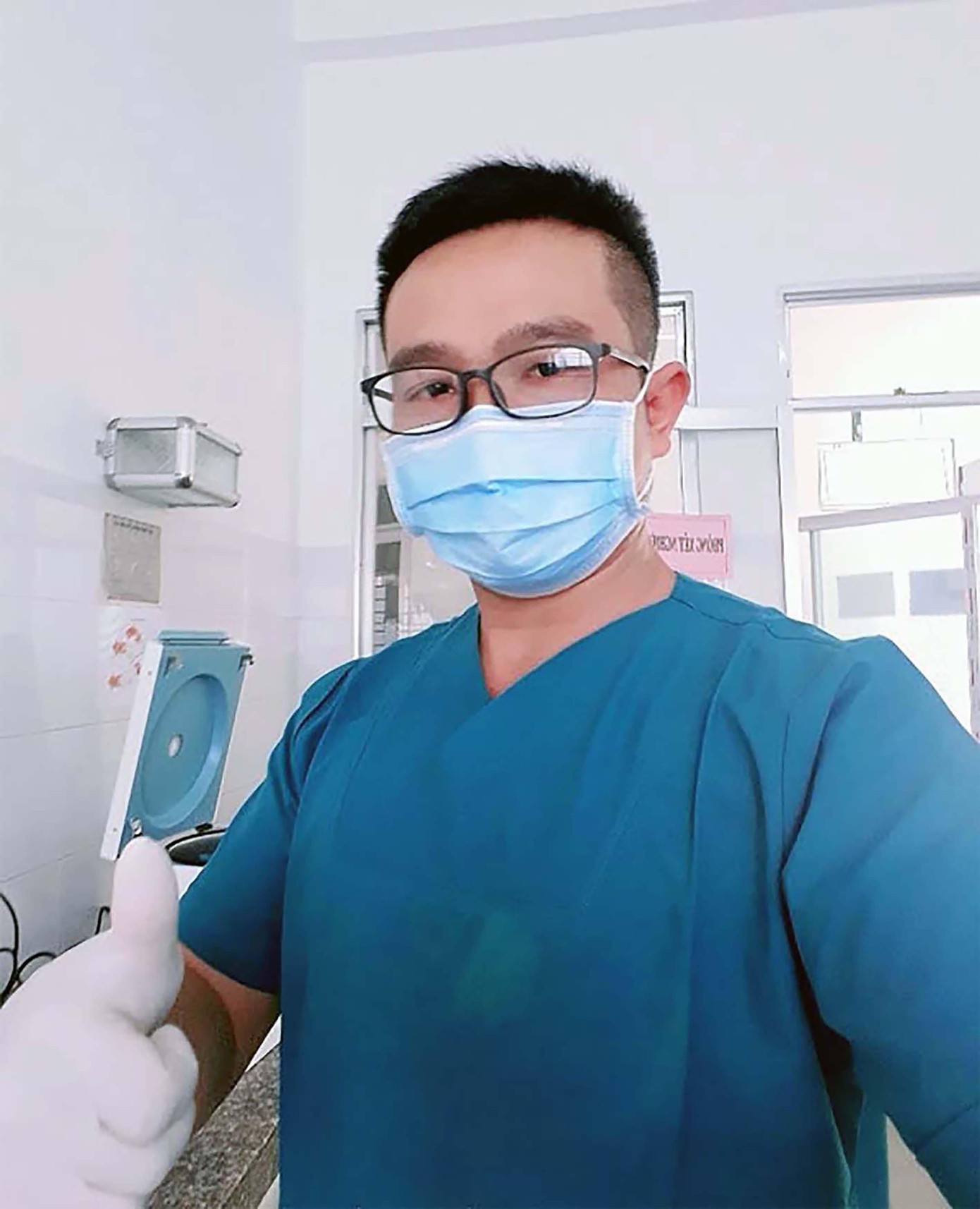 Bác sĩ Touneh Định trong khu điều trị F0