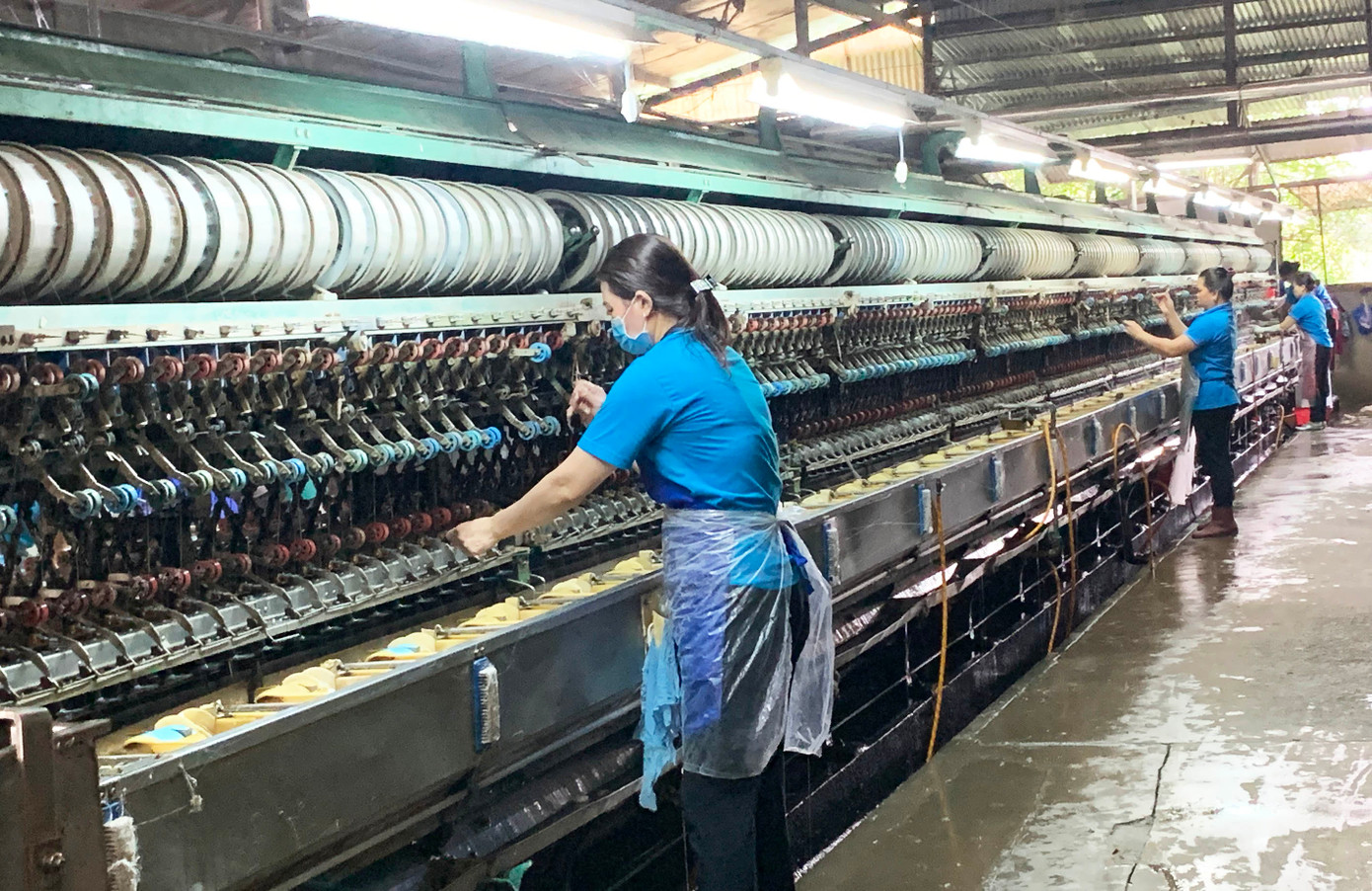 Cơ sở ươm tơ giải quyết đầu ra cho kén tằm Cơ sở ươm tơ giải quyết đầu ra cho kén tằm