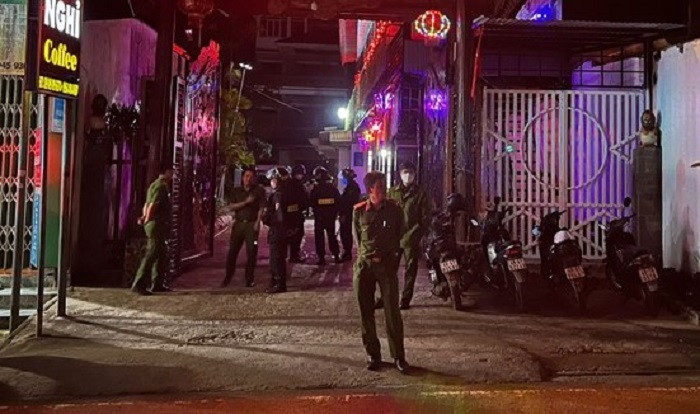 Công an phong tỏa, bắt giữ đối tượng "Hoàn Xuyến" Công an phong tỏa, bắt giữ đối tượng "Hoàn Xuyến"